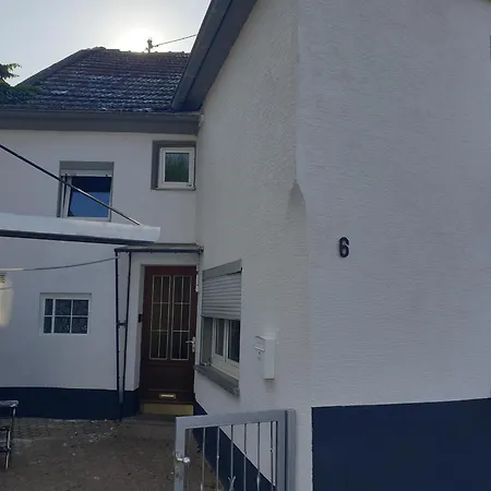 Semesterbostad Haus Tina *